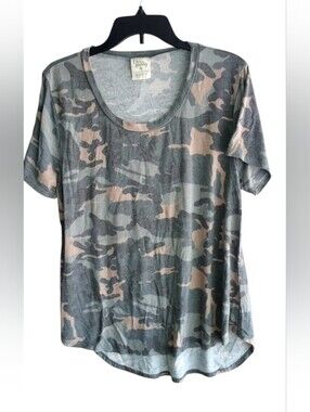 Dirtee Laundry Scoop Neck Camo Tee in Brown & Gray - Short Sleeve